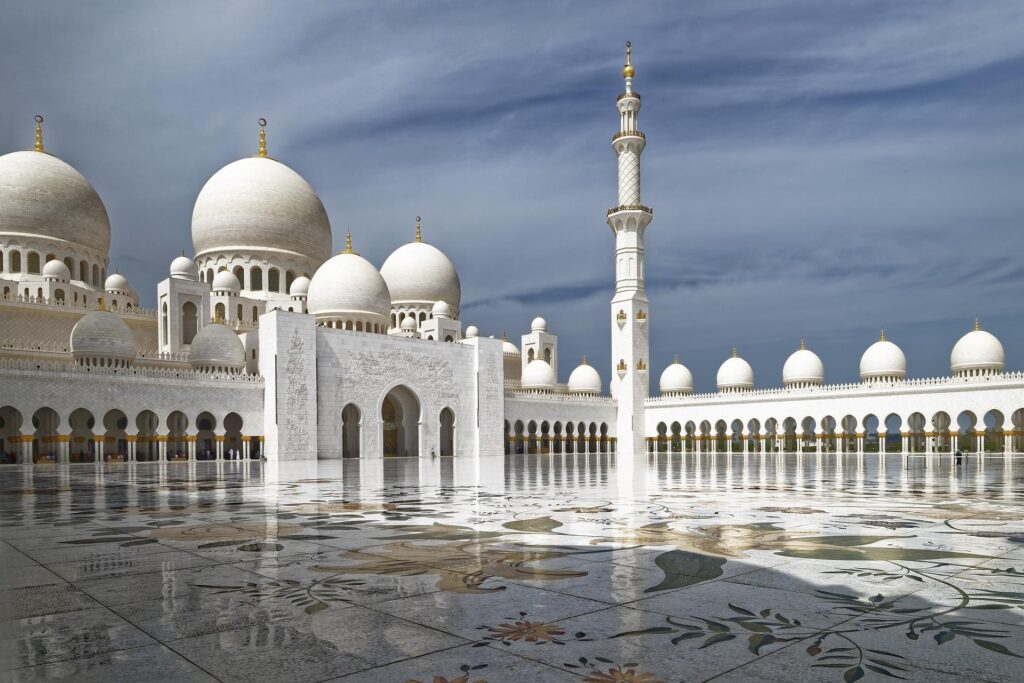 Sheikh Zayed Grand Mosque - Solo traveling tips for Dubai
